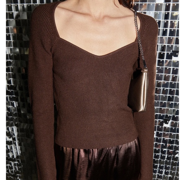 Sweetheart Neckline Top - Picture 3 of 6